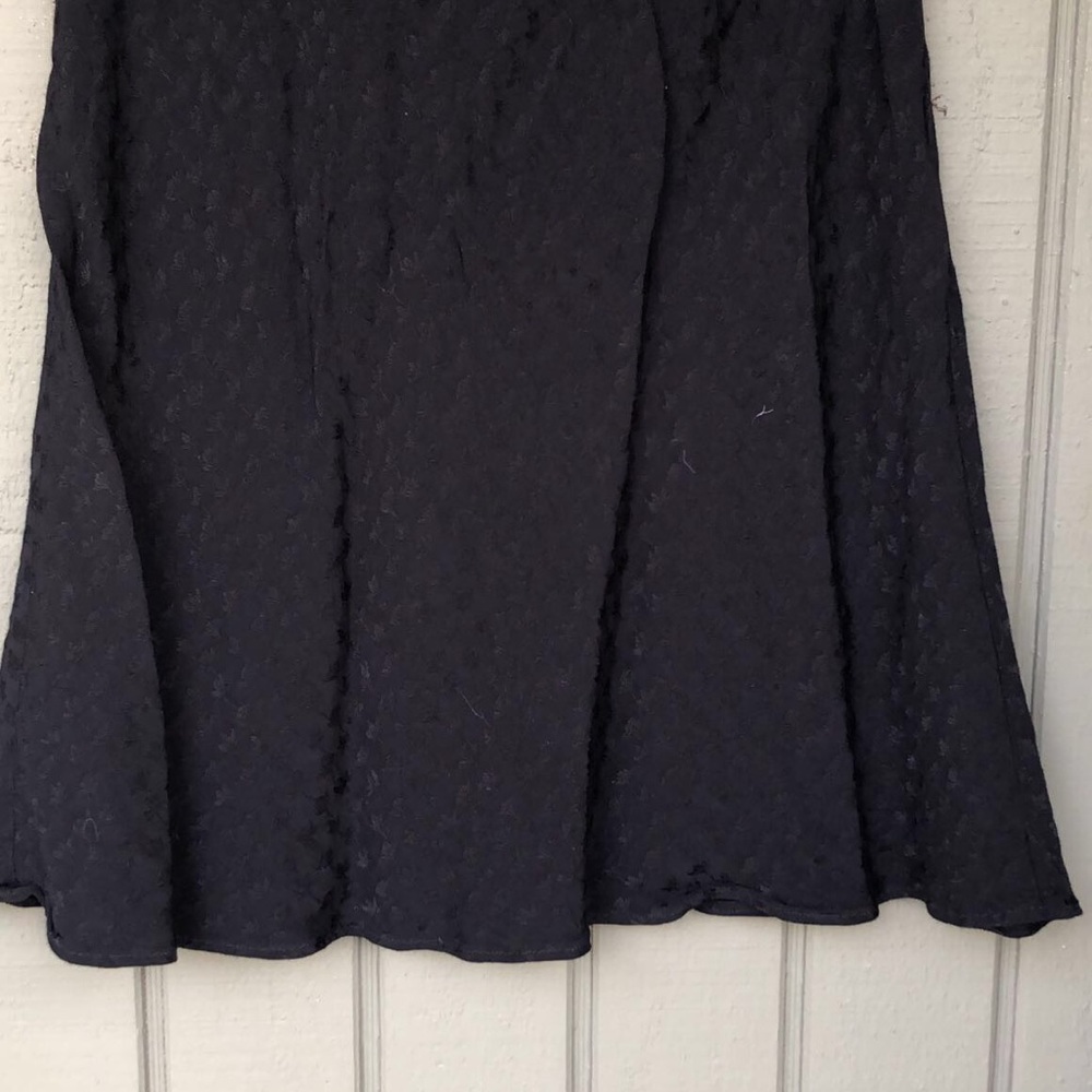 Black hollister skirt!!! Worn twice!!! Perfect condition! Floral pattern! :)